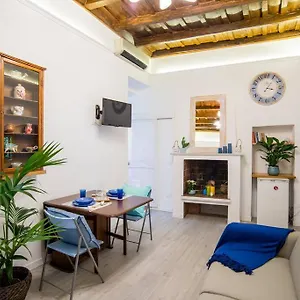 Colosseum/panisperna Nina Apartament With Terrace Appartamento